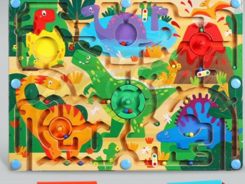 Magnetic wooden maze - dinosaur